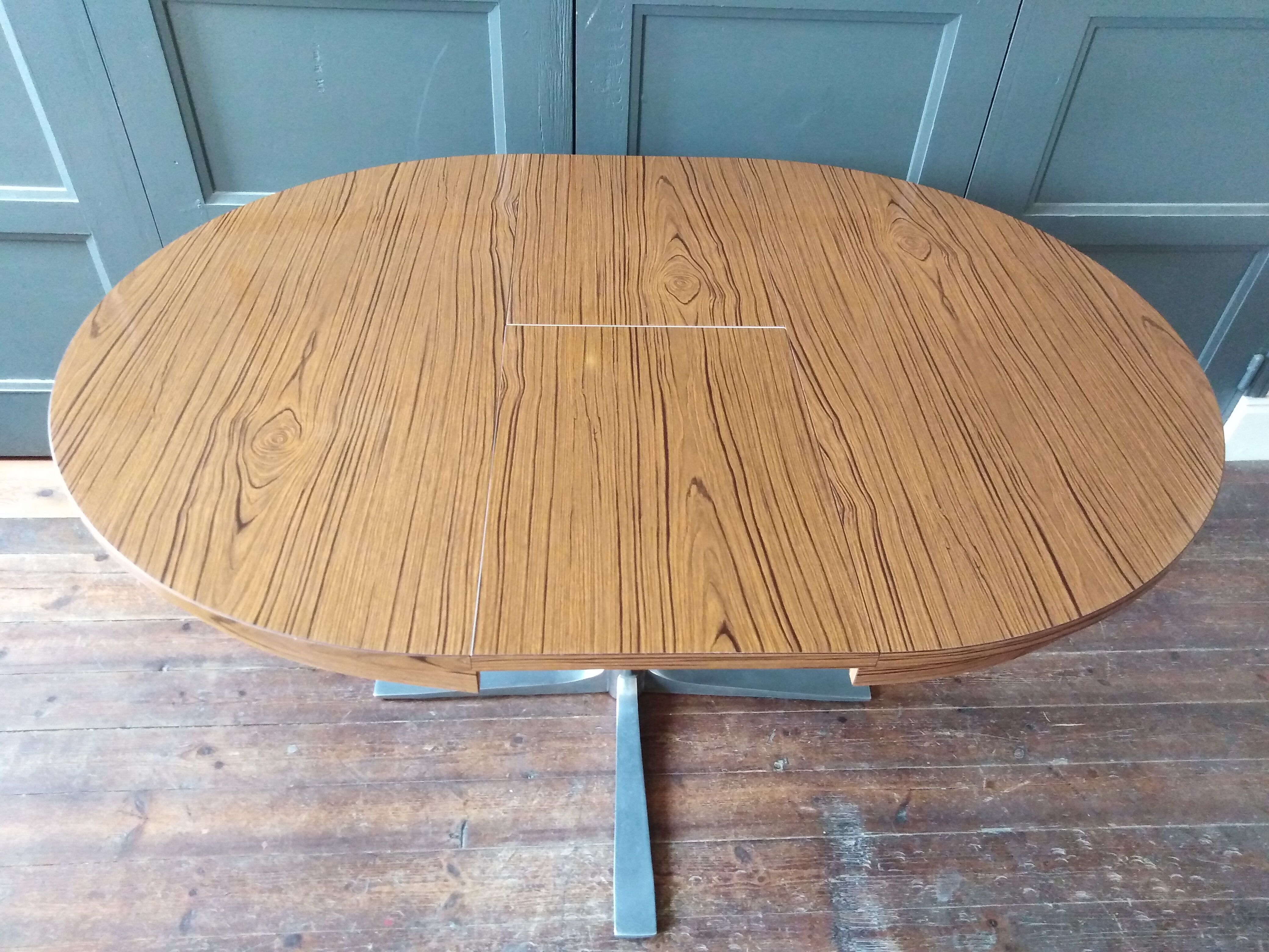 Vintage round table with extensions 1970