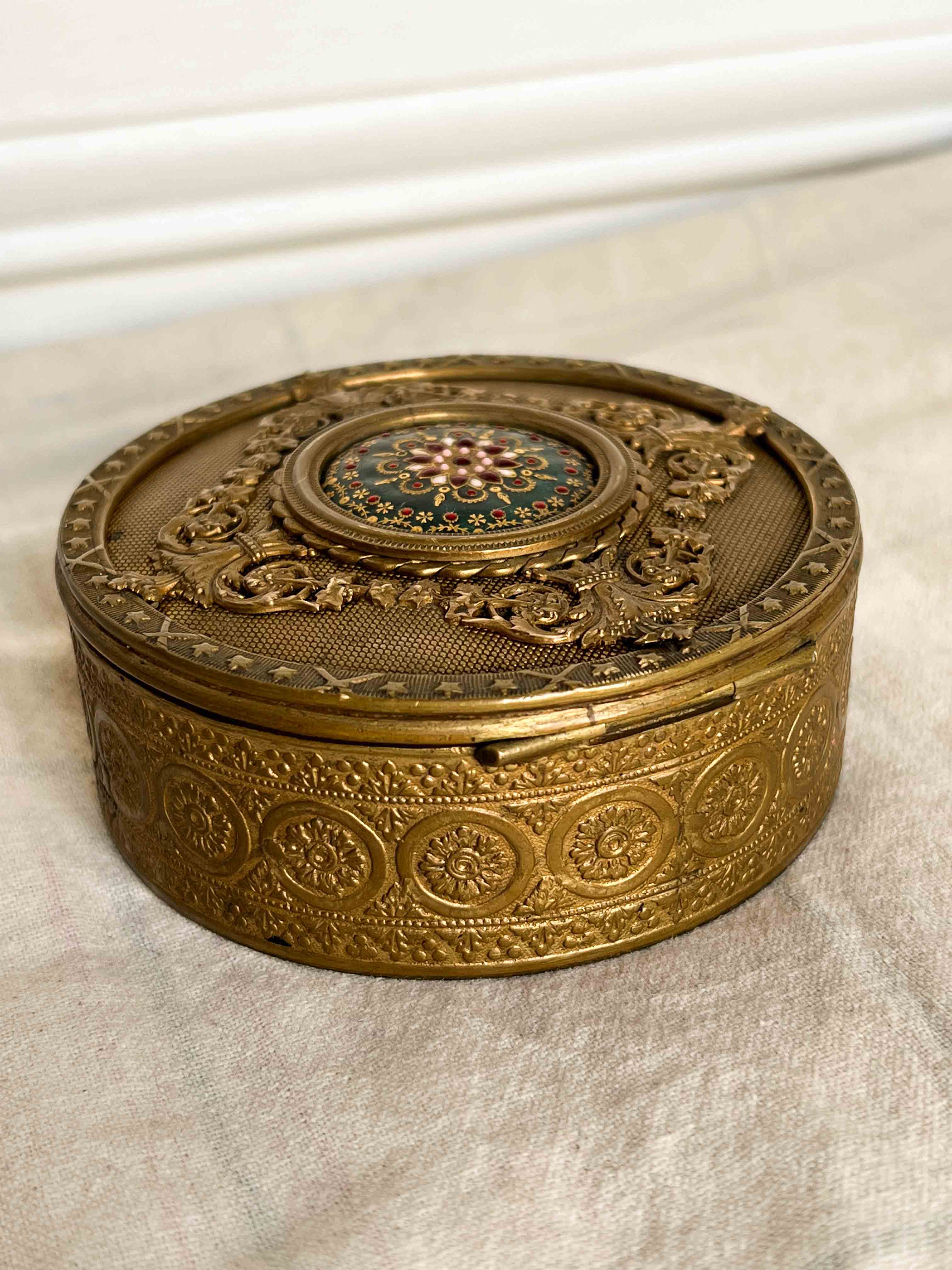Round brass jewelry box