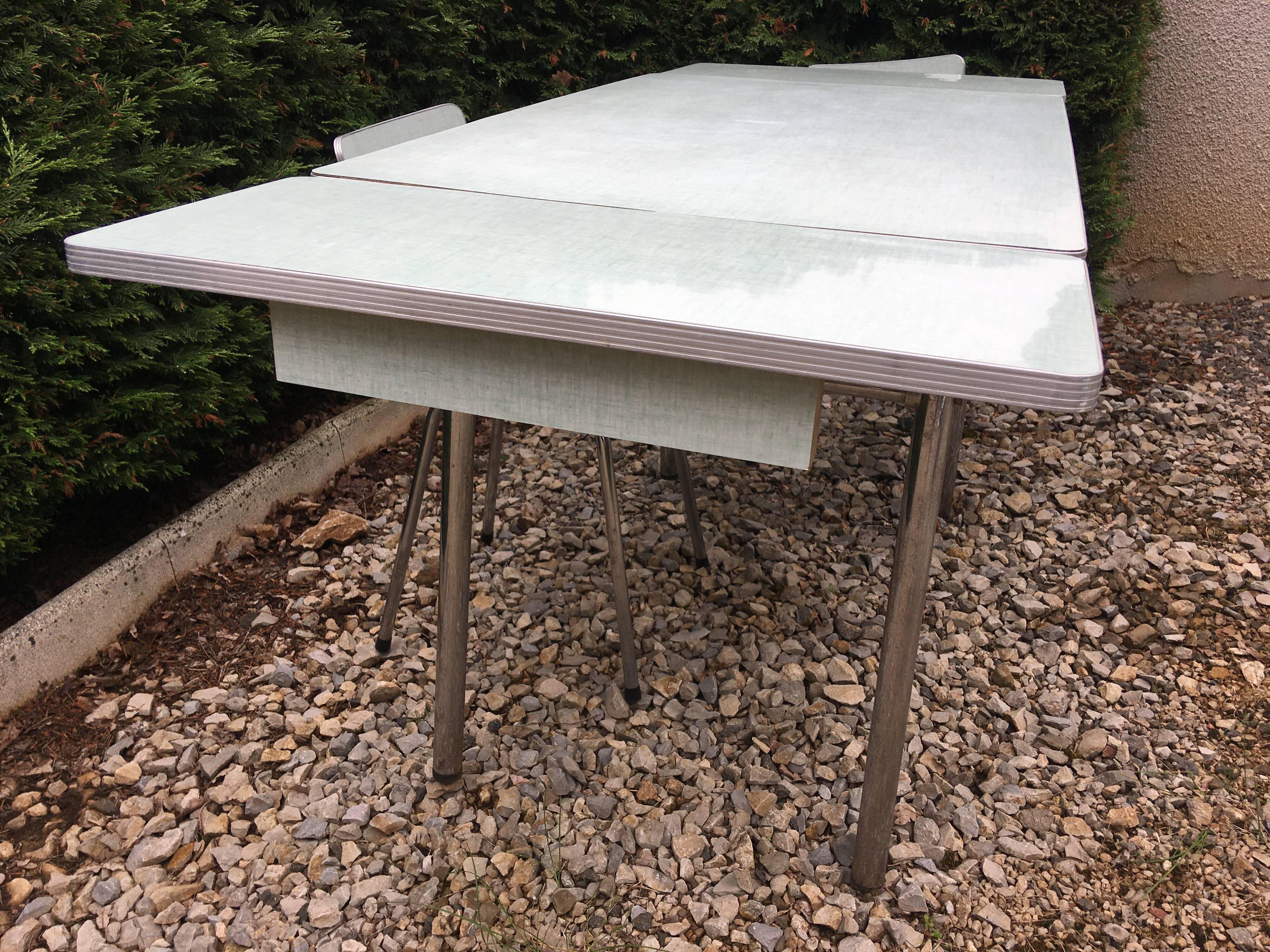 Formica table set with extensions + 4 Plastilux chairs