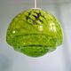 Grande suspension en vert moucheté vert et blanc, mid-century