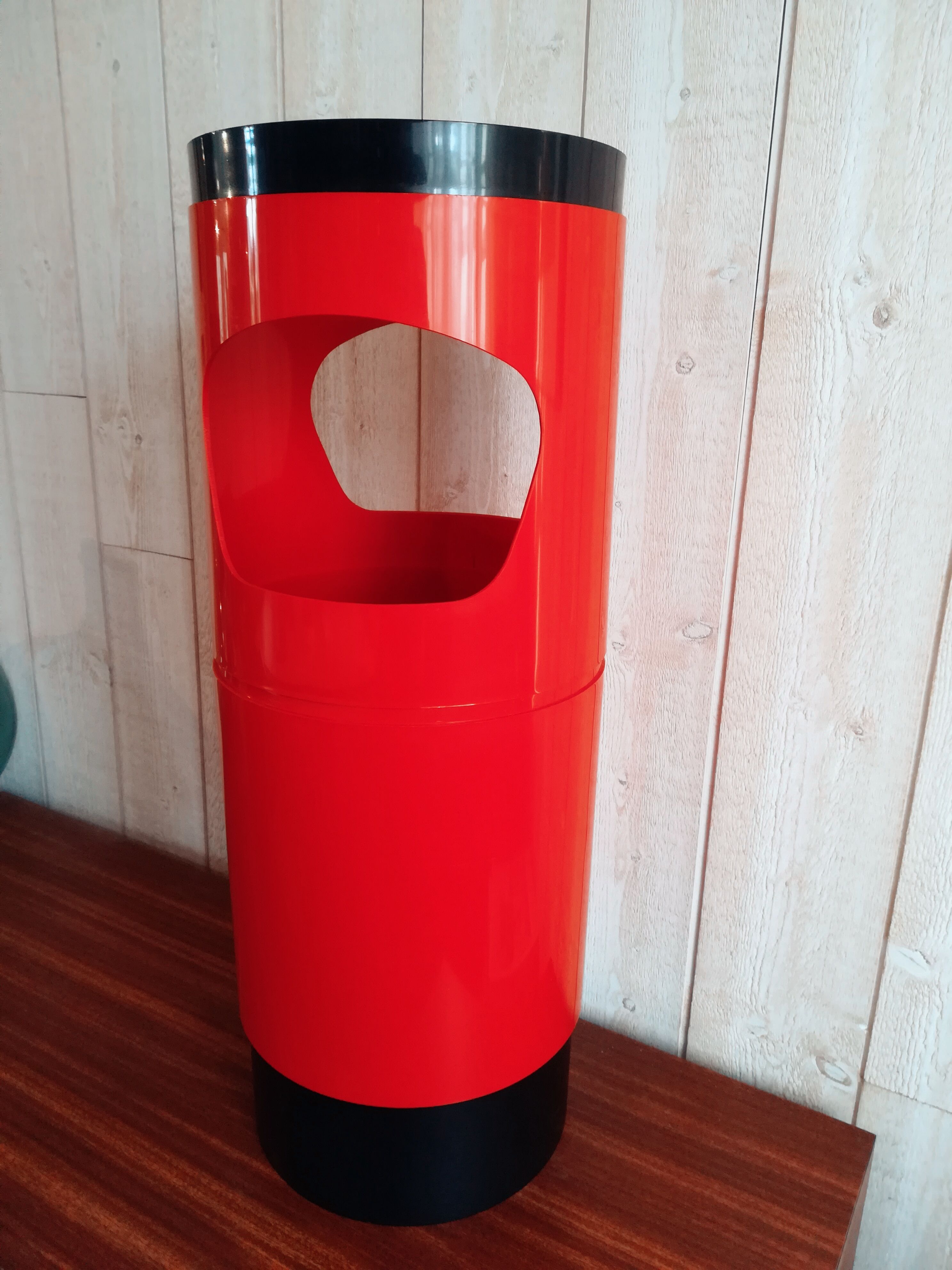 Jean-René Talopp's umbrella door for Manade