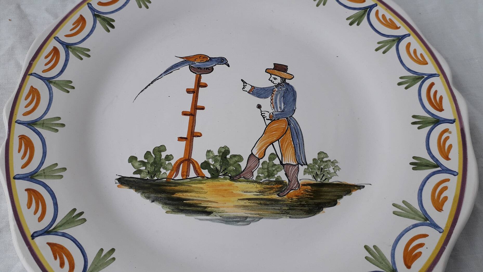 Decorative earthenware plate