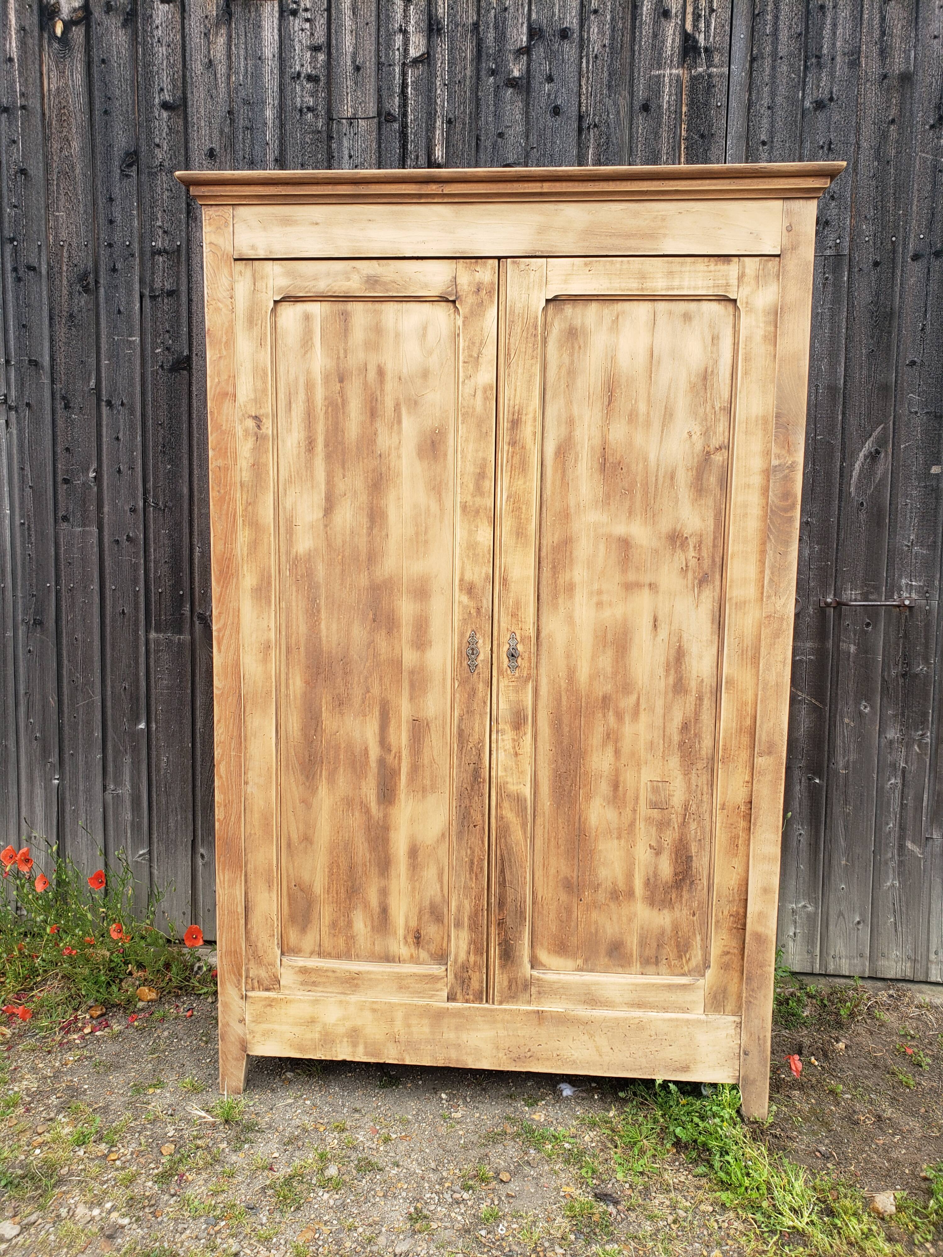 Parisian wardrobe wood in the rough "skirts"