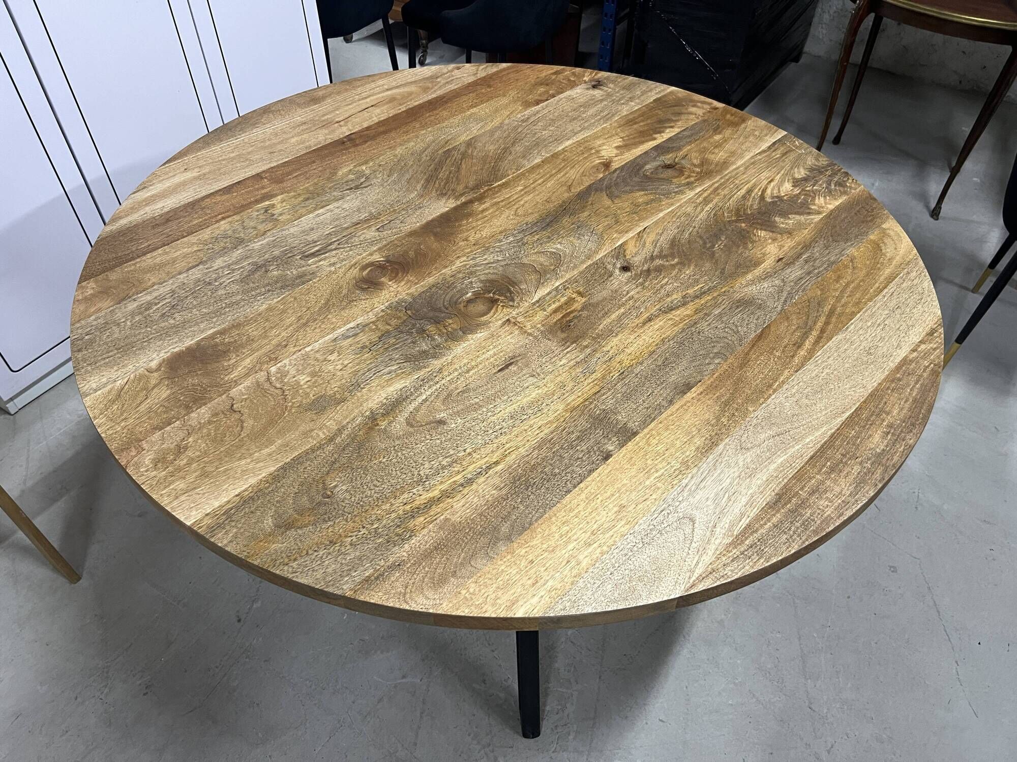 Industrial dining table for 6 to 8 people in mango and cast iron