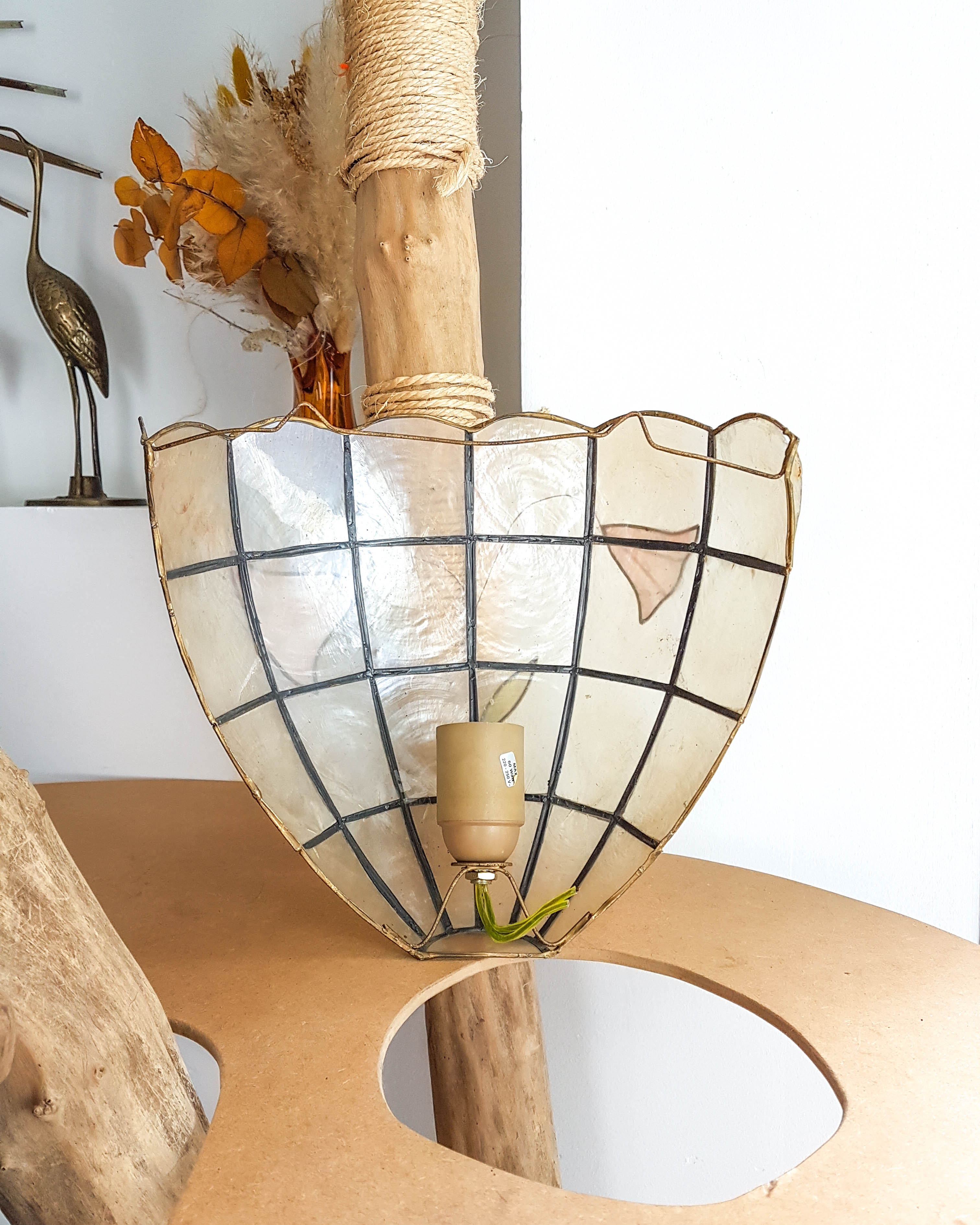 Mother-of-pearl wall lamp