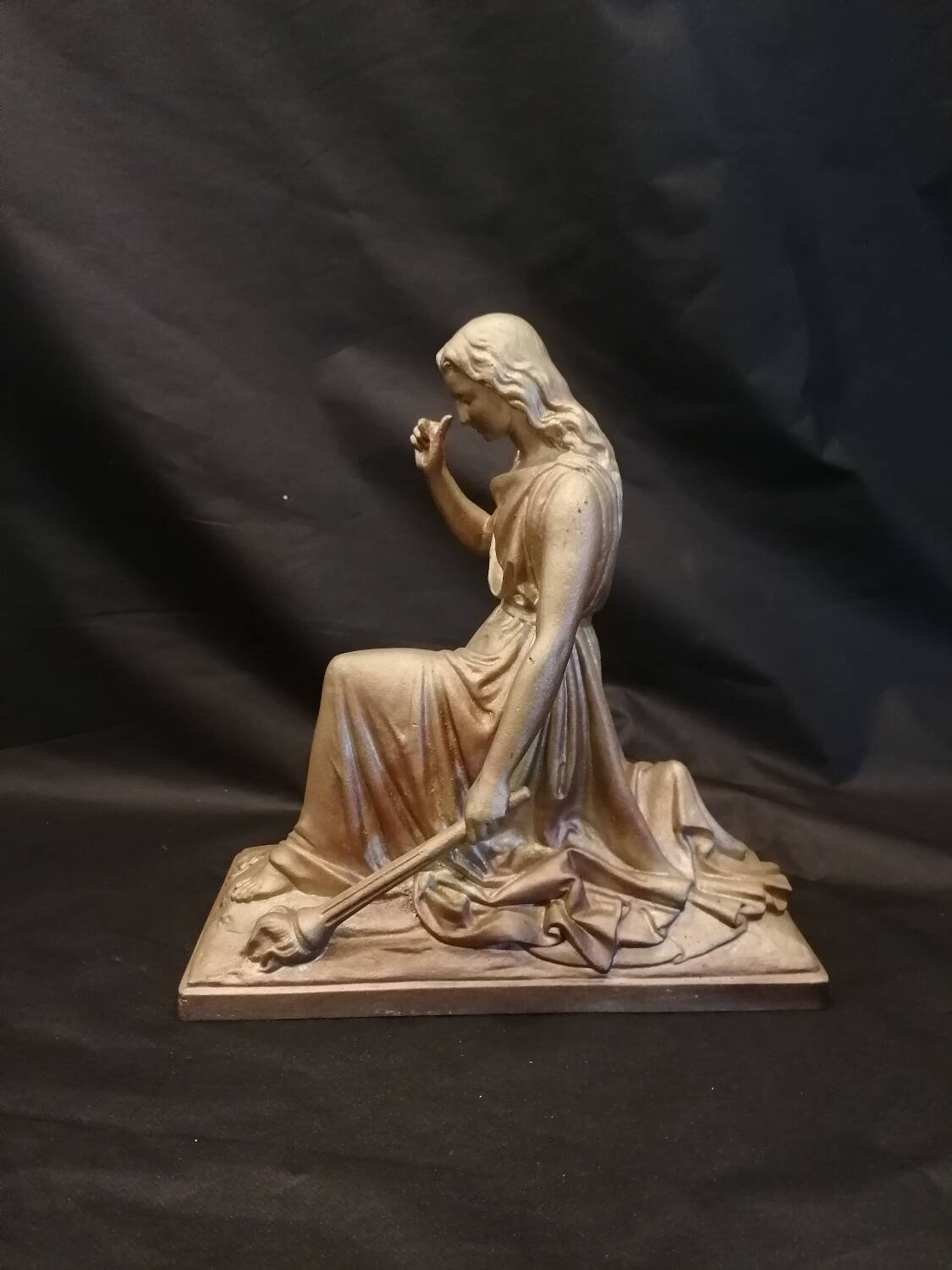 Statuette of a woman in gilded cast iron (Joan of Arc?)