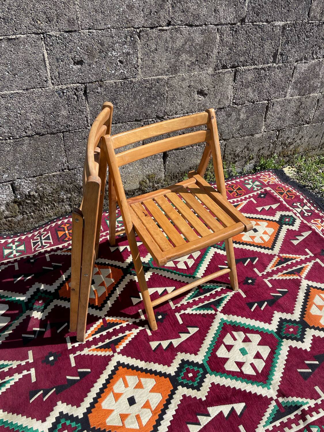 Pair of 80' folding chairs