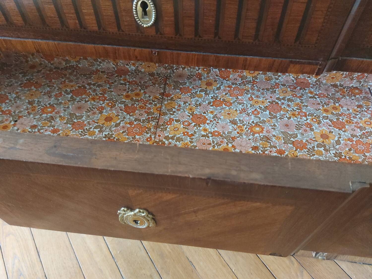 Wooden and marble chest of drawers