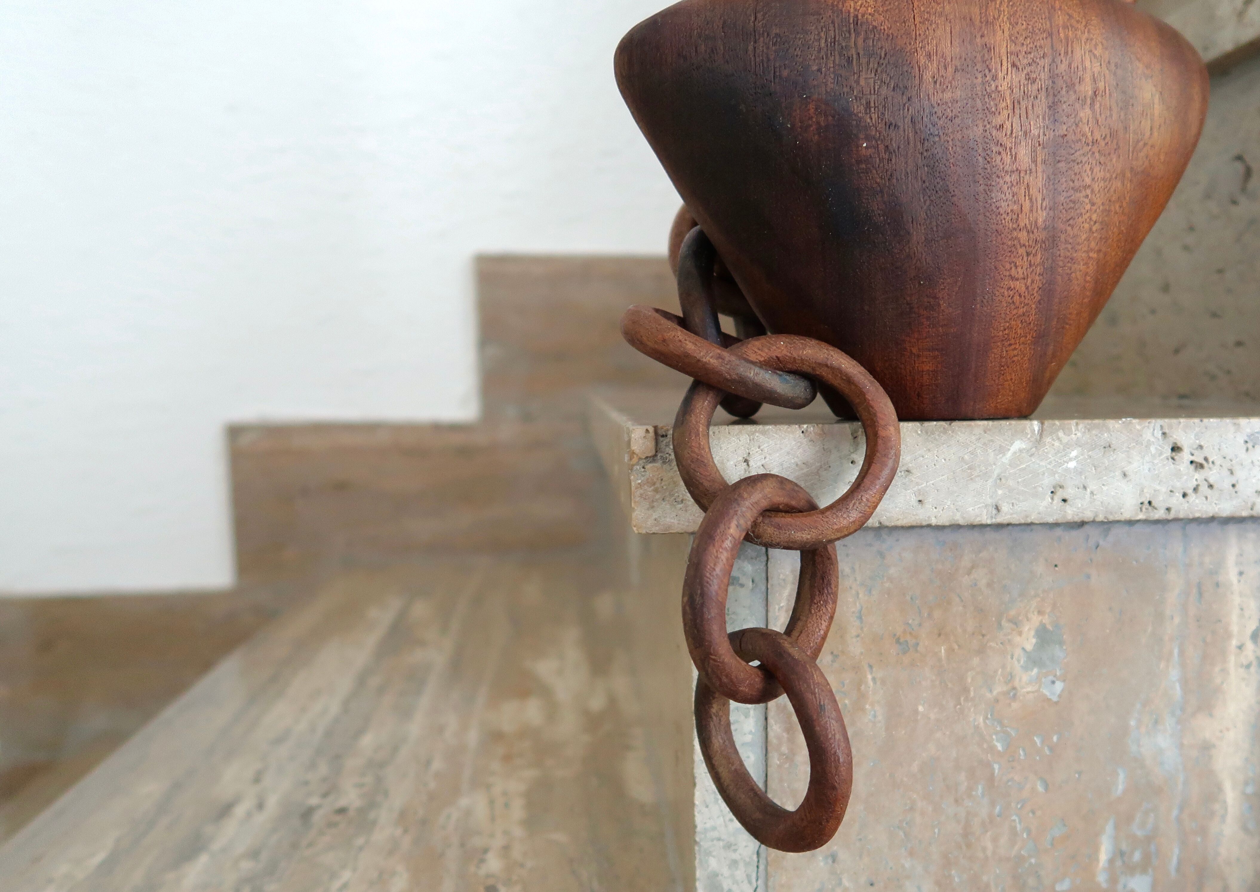 Vase à anses en bois années 50