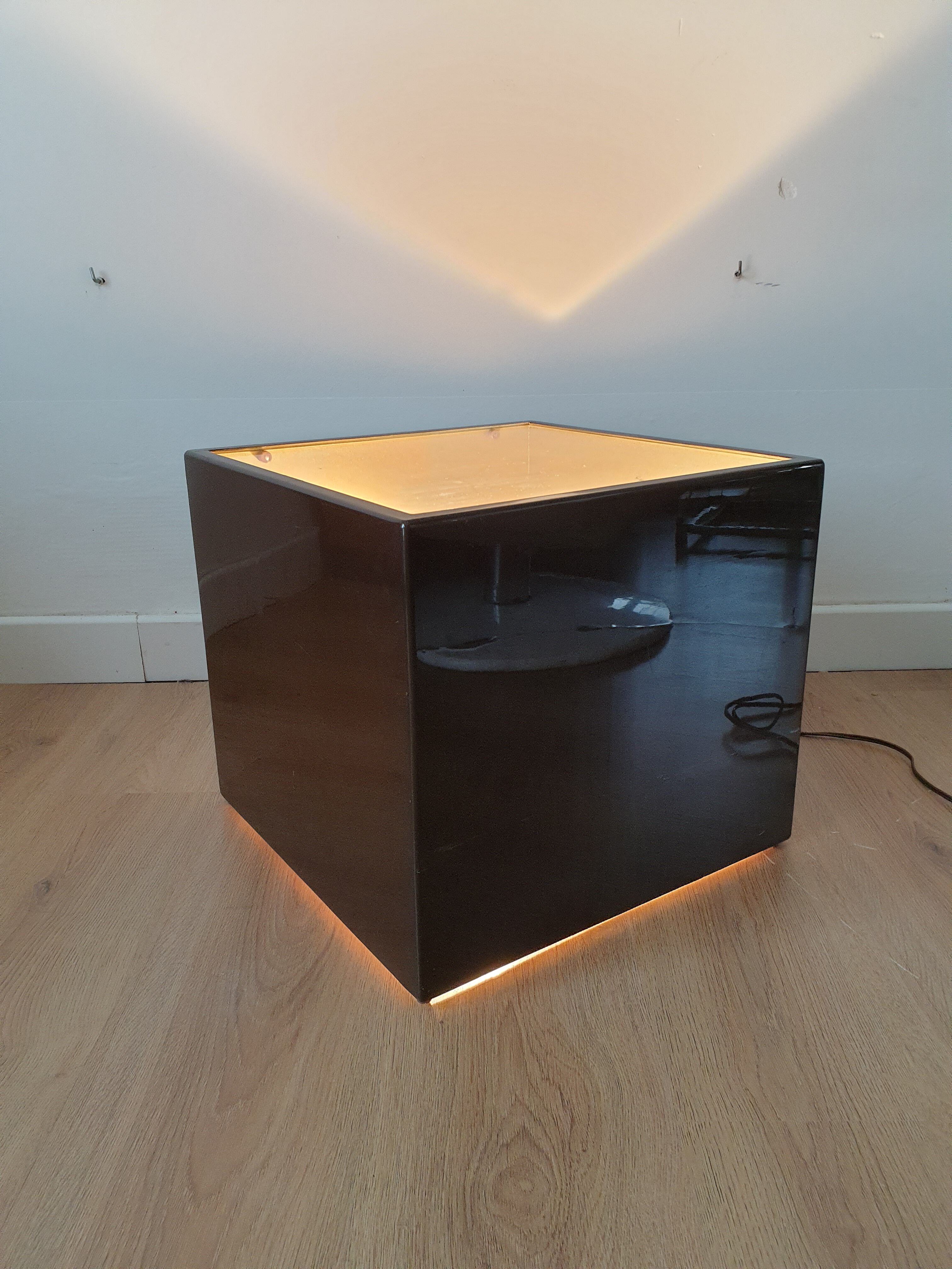 Cube floor lamp