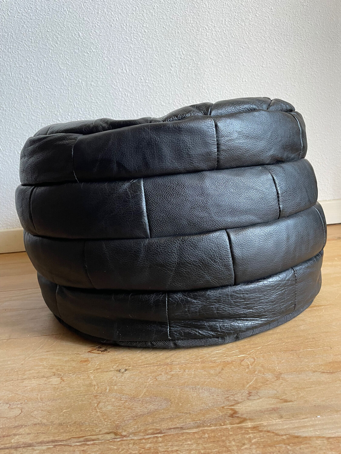 Patchwork black leather pouf de Sède