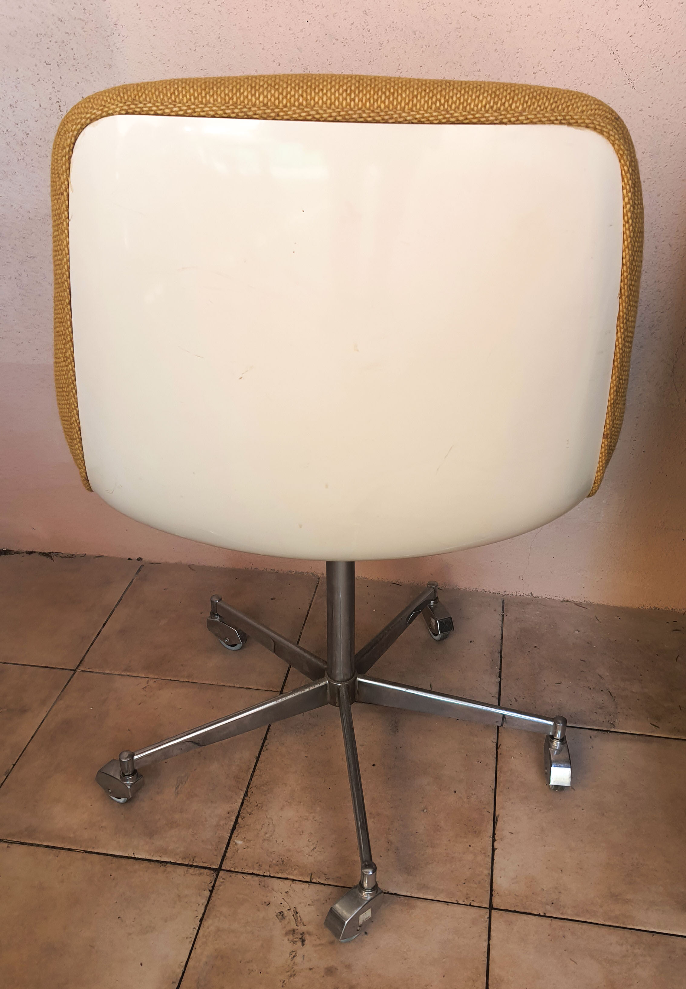 Vintage swivel office chair 1970