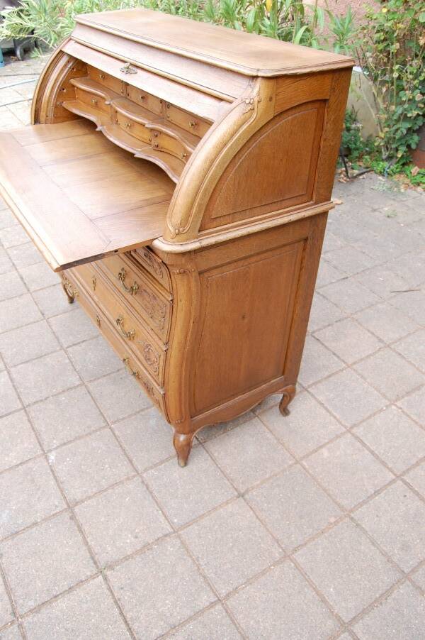 cylinder desk from the Louis XV period in oak, late 18th century