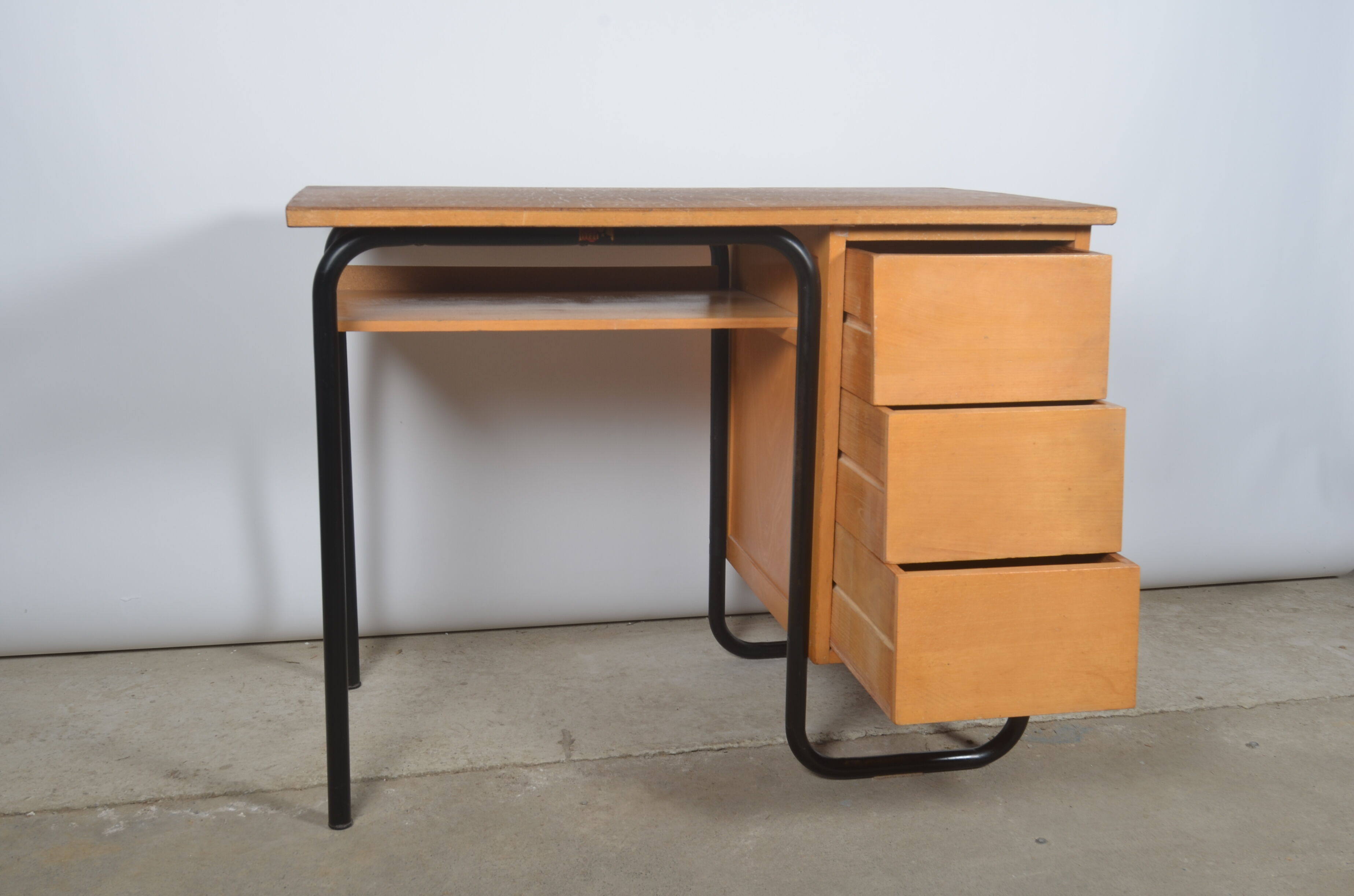 Stella desk