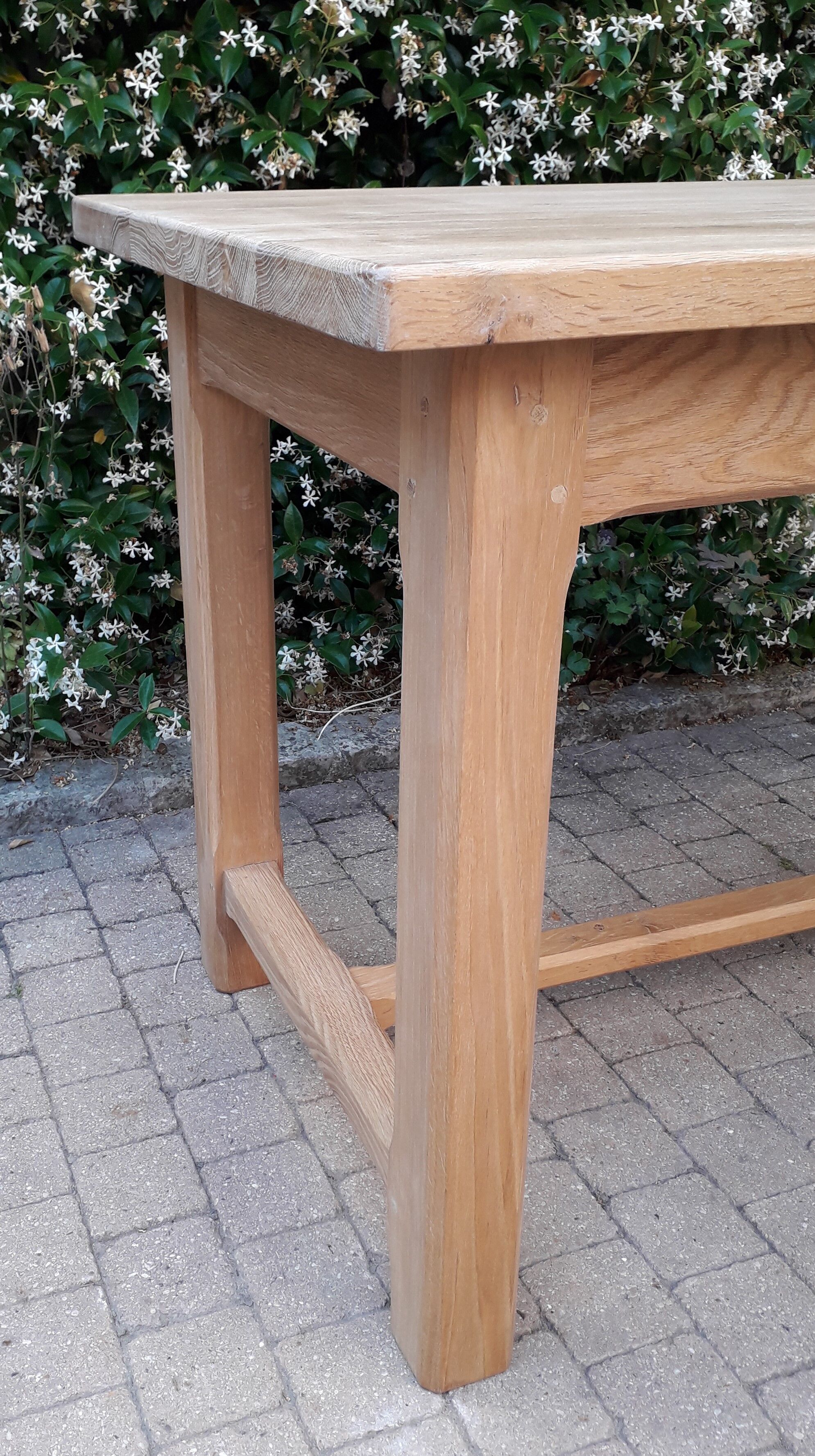 Farm table