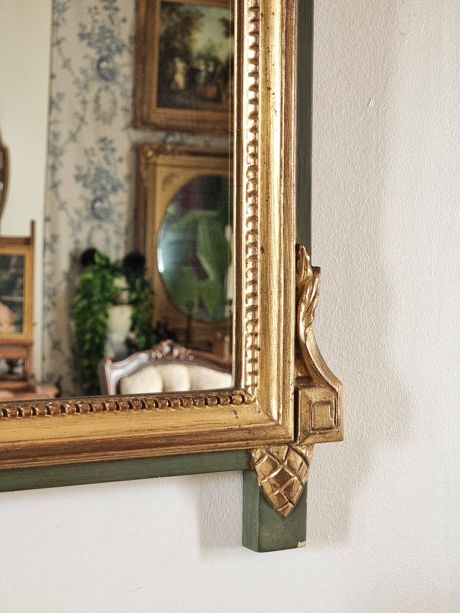 The Louis XVI - pediment mirror