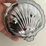 Empty chrome metal pockets shape scallops