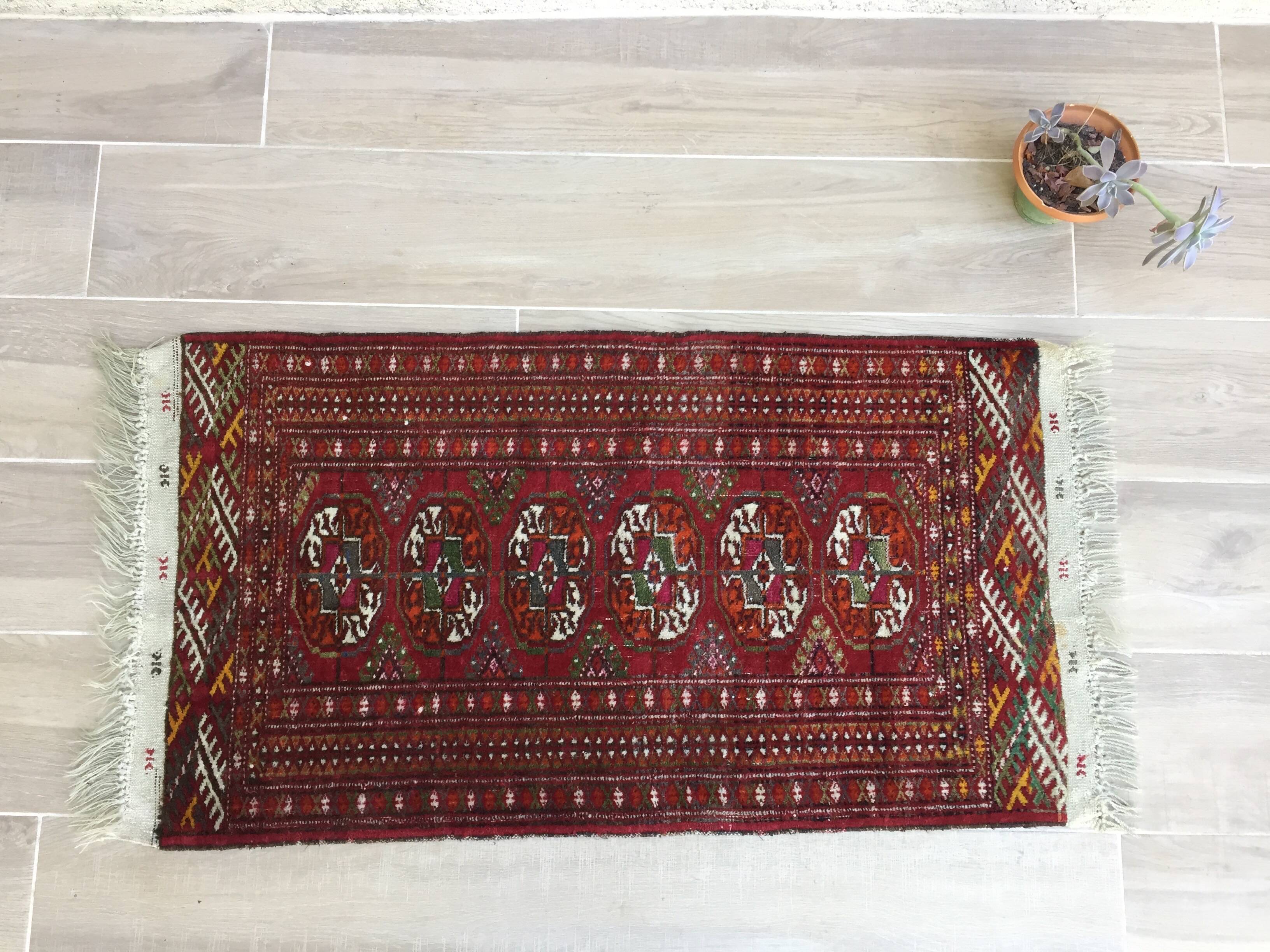Vintage pure wool rug – 118 x 57cm