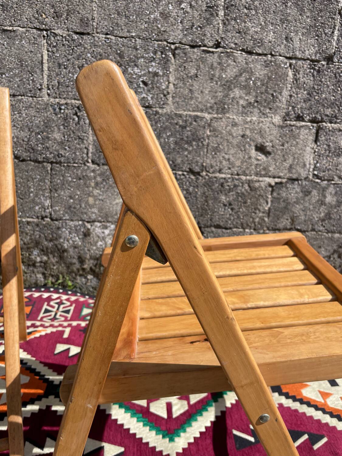 Pair of 80' folding chairs