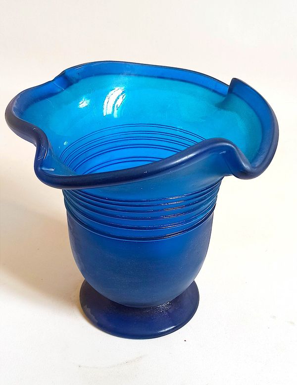 Vase verre de murano bleu givré années 70 hauteur 28,5 cm