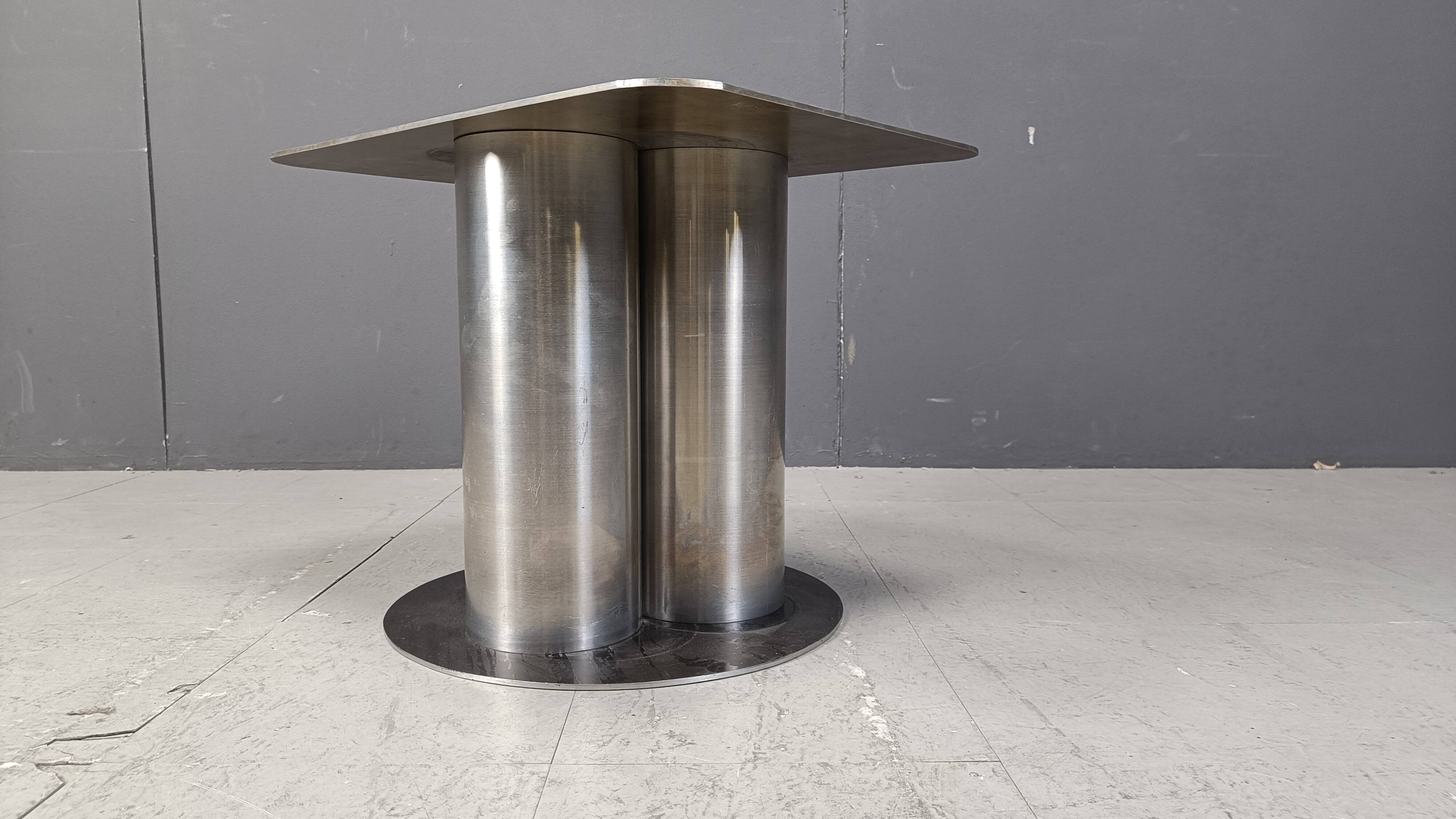 Table d'appoint brutaliste en métal Ecthed, années 1970