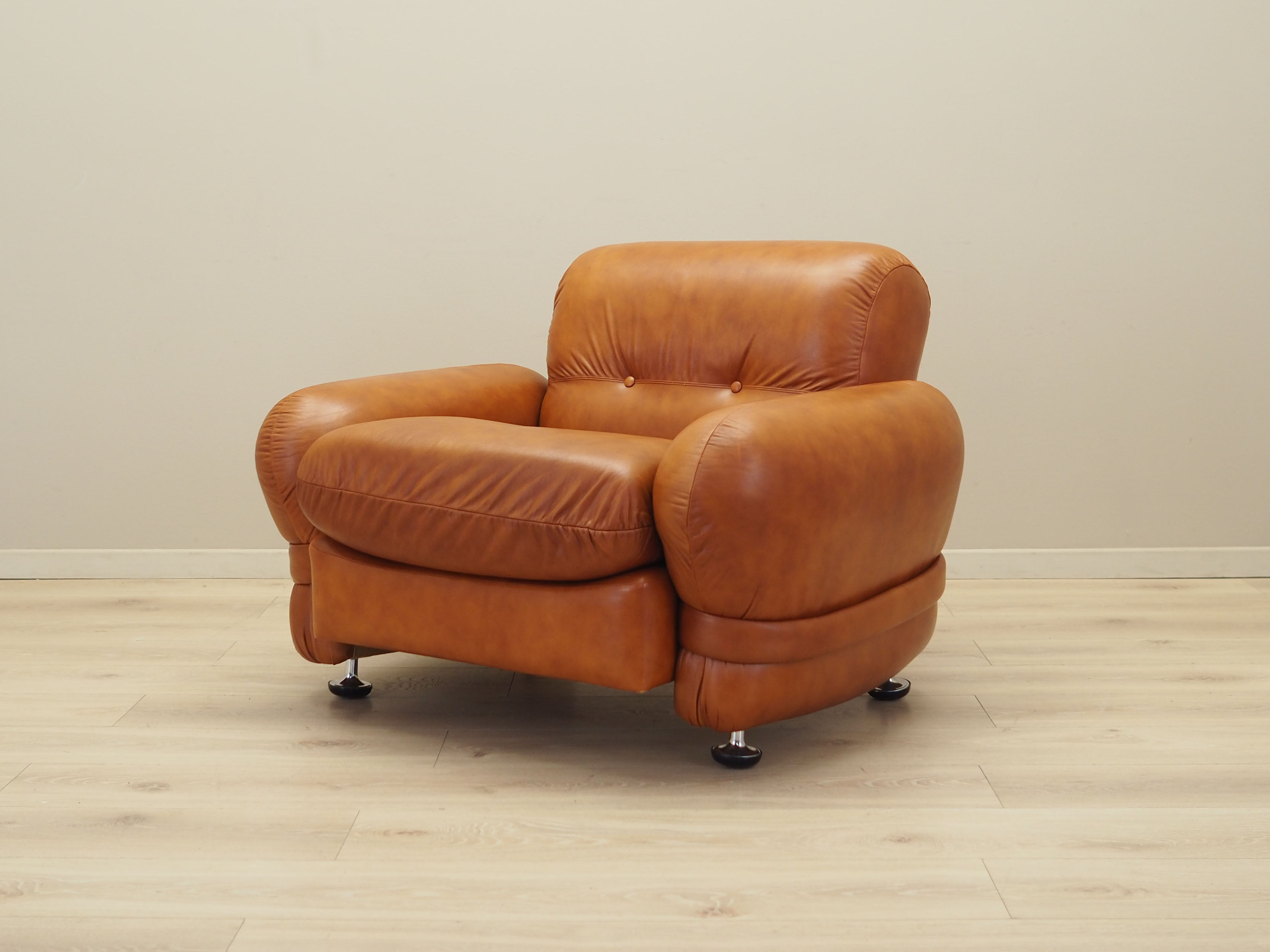 Leather armchair, Italian design, 1970s, production: Italy