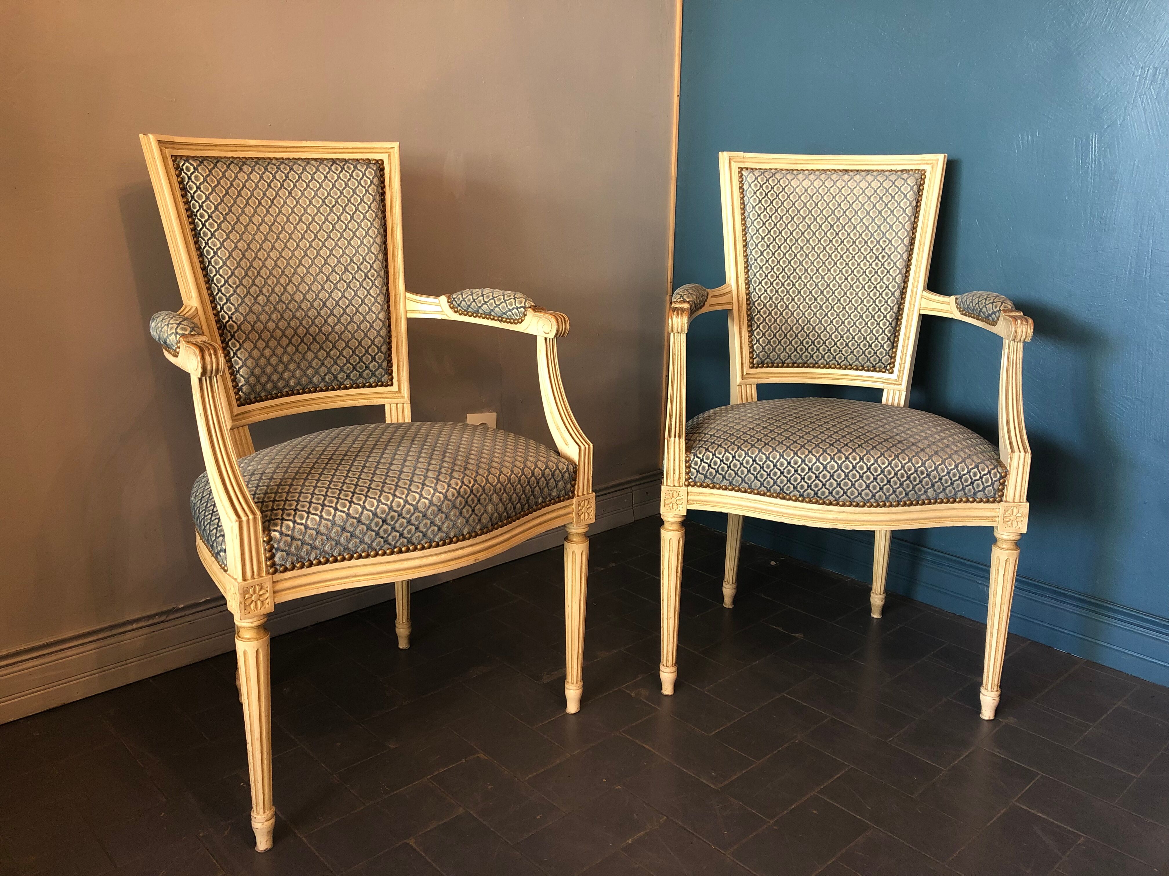 Duo de fauteuils anciens