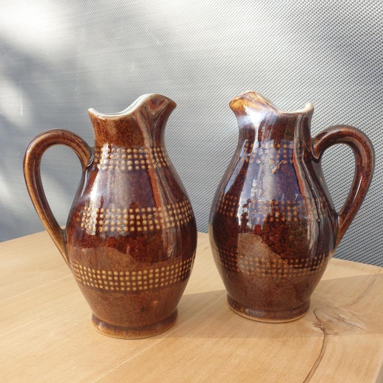 Pair of Renault sandstone pitchers pourers of the 7 dwarfs