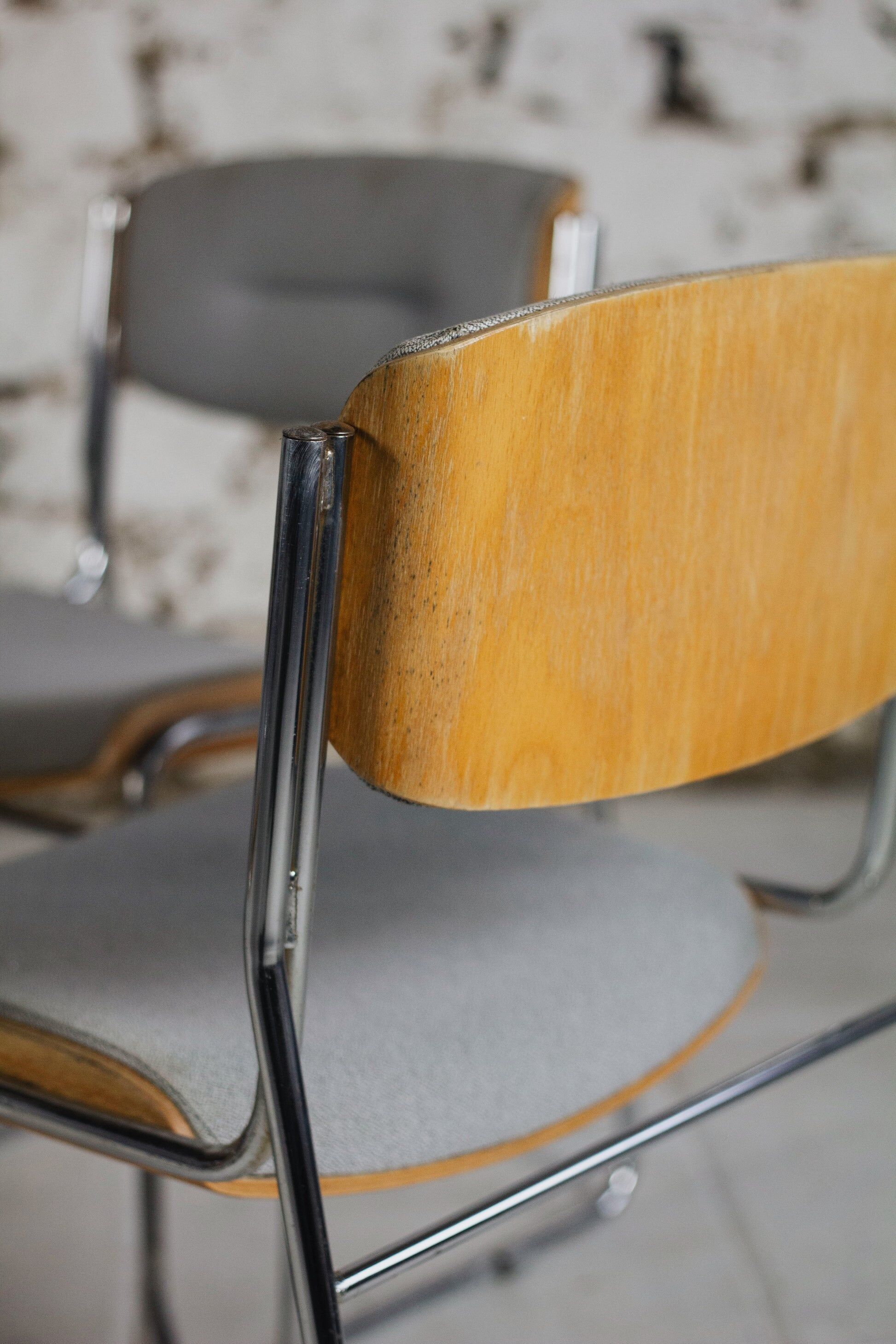 4 conference chairs from La Sorbonne, 1970