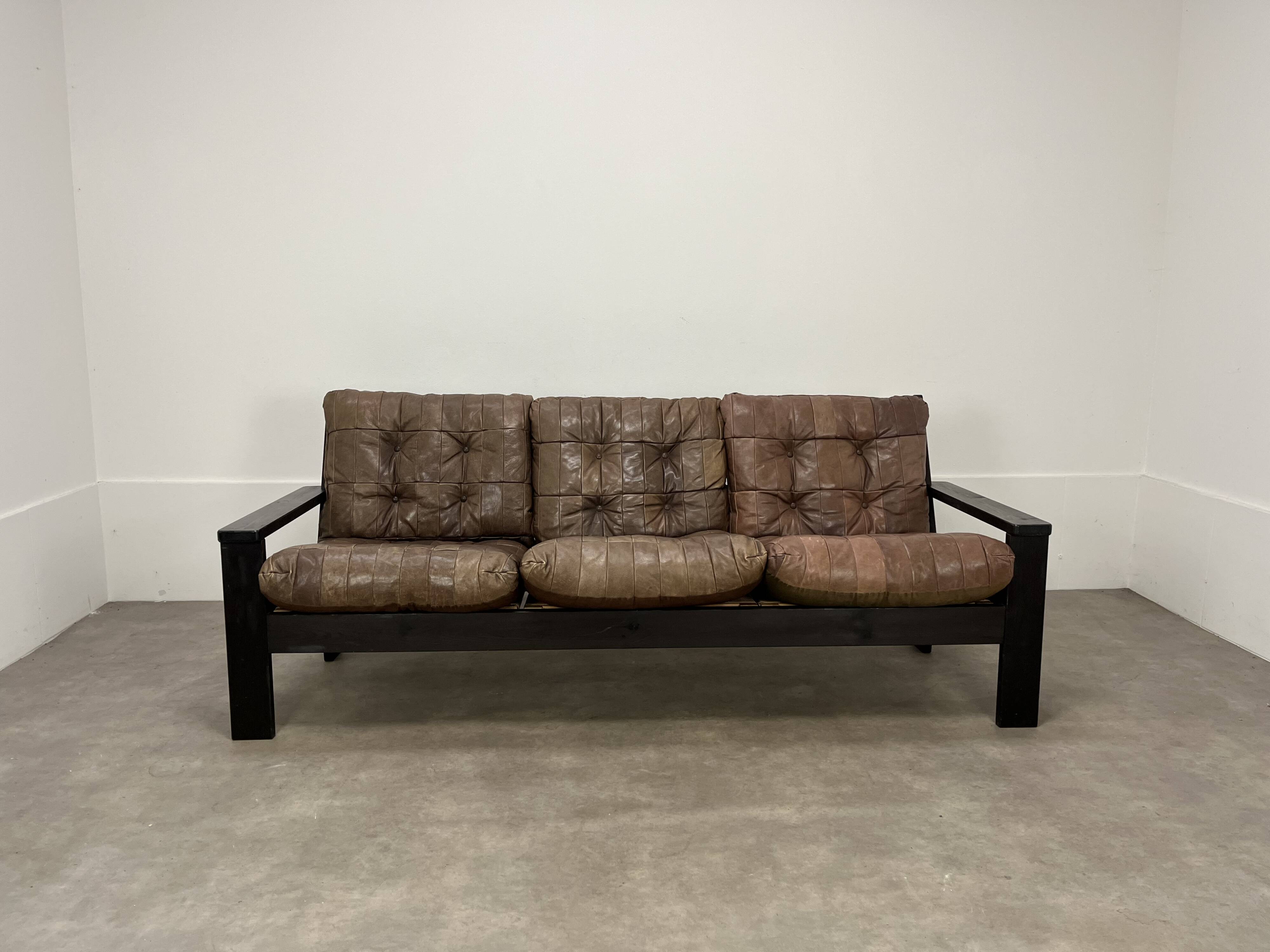 Living room sofa and brutalist armchairs in leather and wood, 70s, chalet style