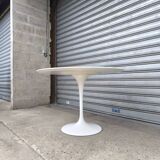 Knoll table by Eero Saarinen