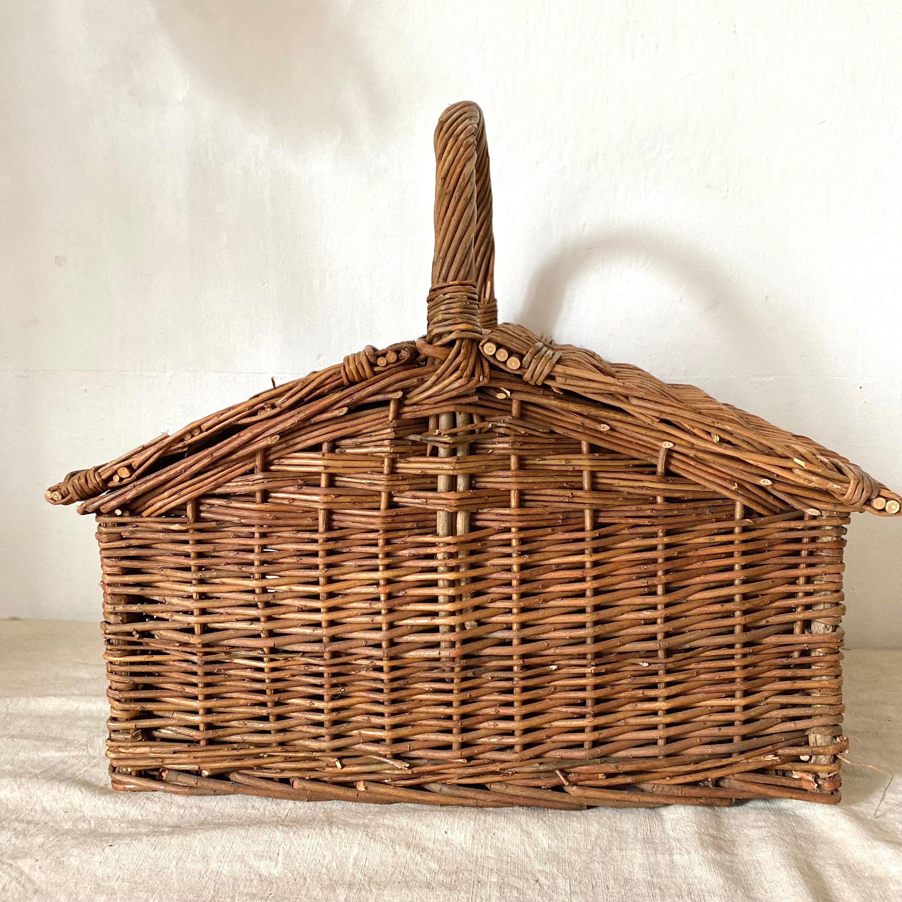 Wicker picnic basket