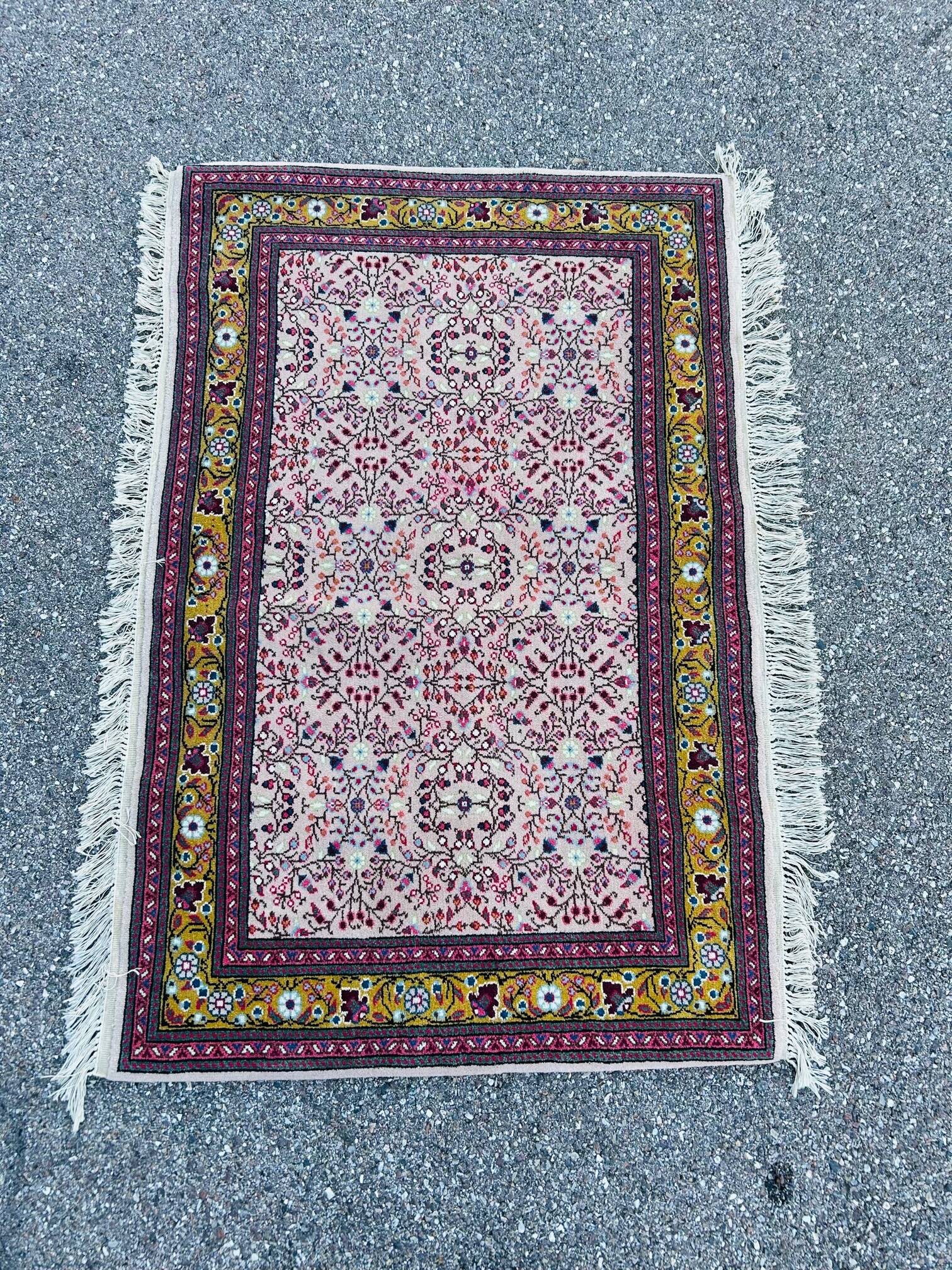 Hand-woven artisanal rug 99/142cm