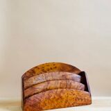 Elm magnifying glass letter carrier