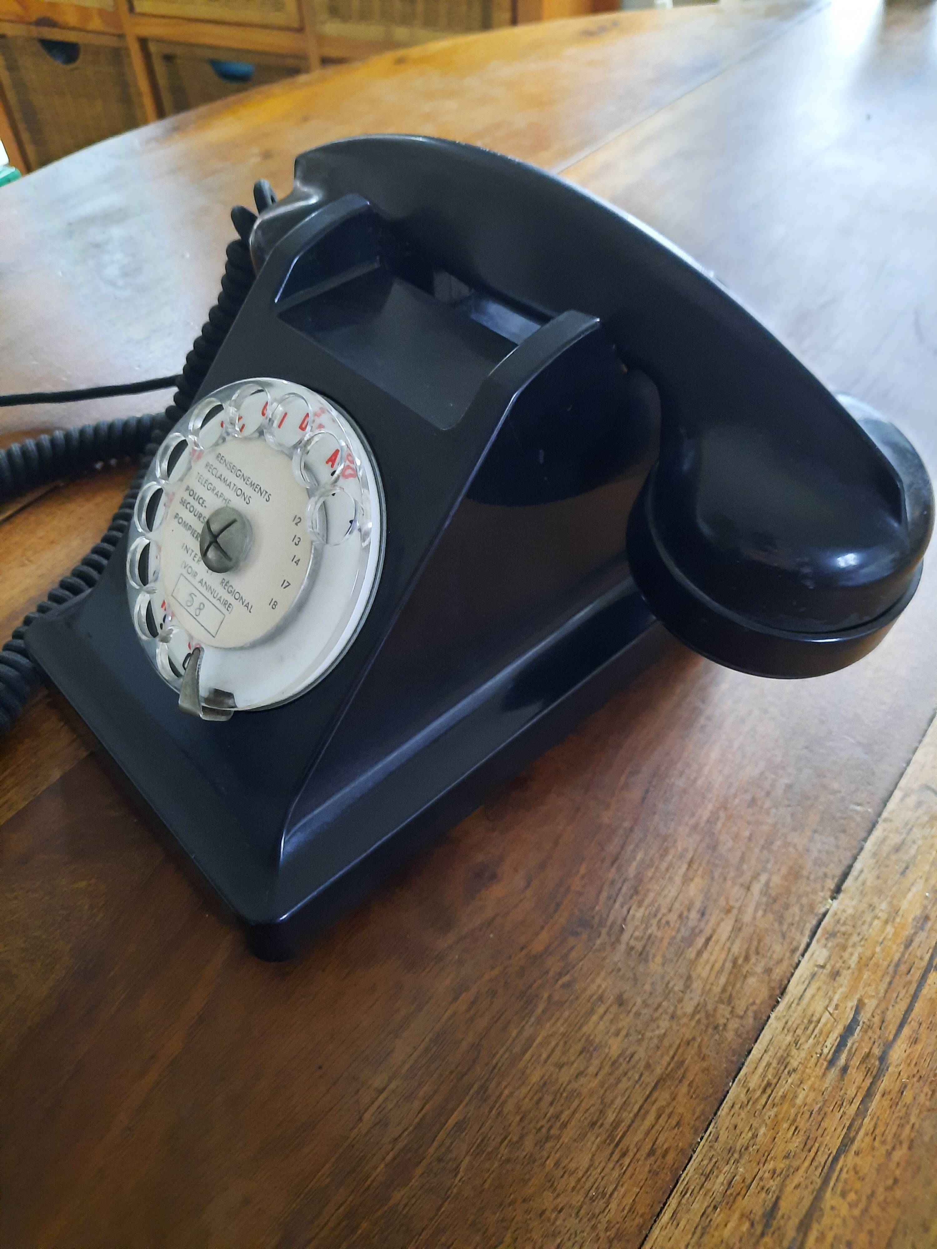 U43 bakelite vintage phone