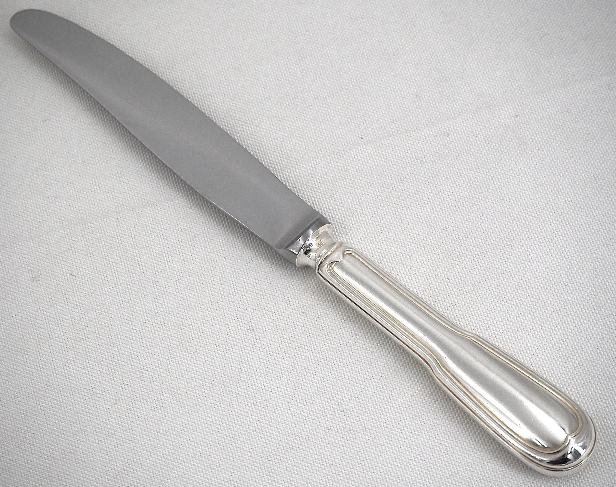 Christofle Chinon, Set of 12 silver-plated table knives in excellent condition.