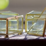 4 anciennes boites à bijoux en verre, laiton et miroir
