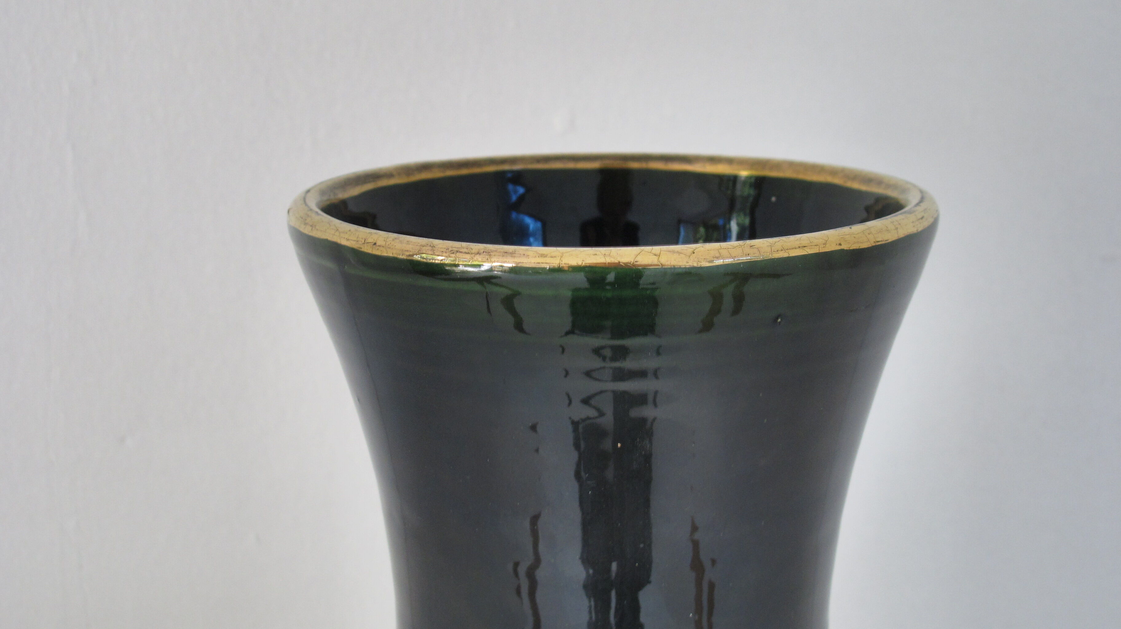 Vase in green enamelled earthenware and gold powder, signed Accolay, 1950-1970