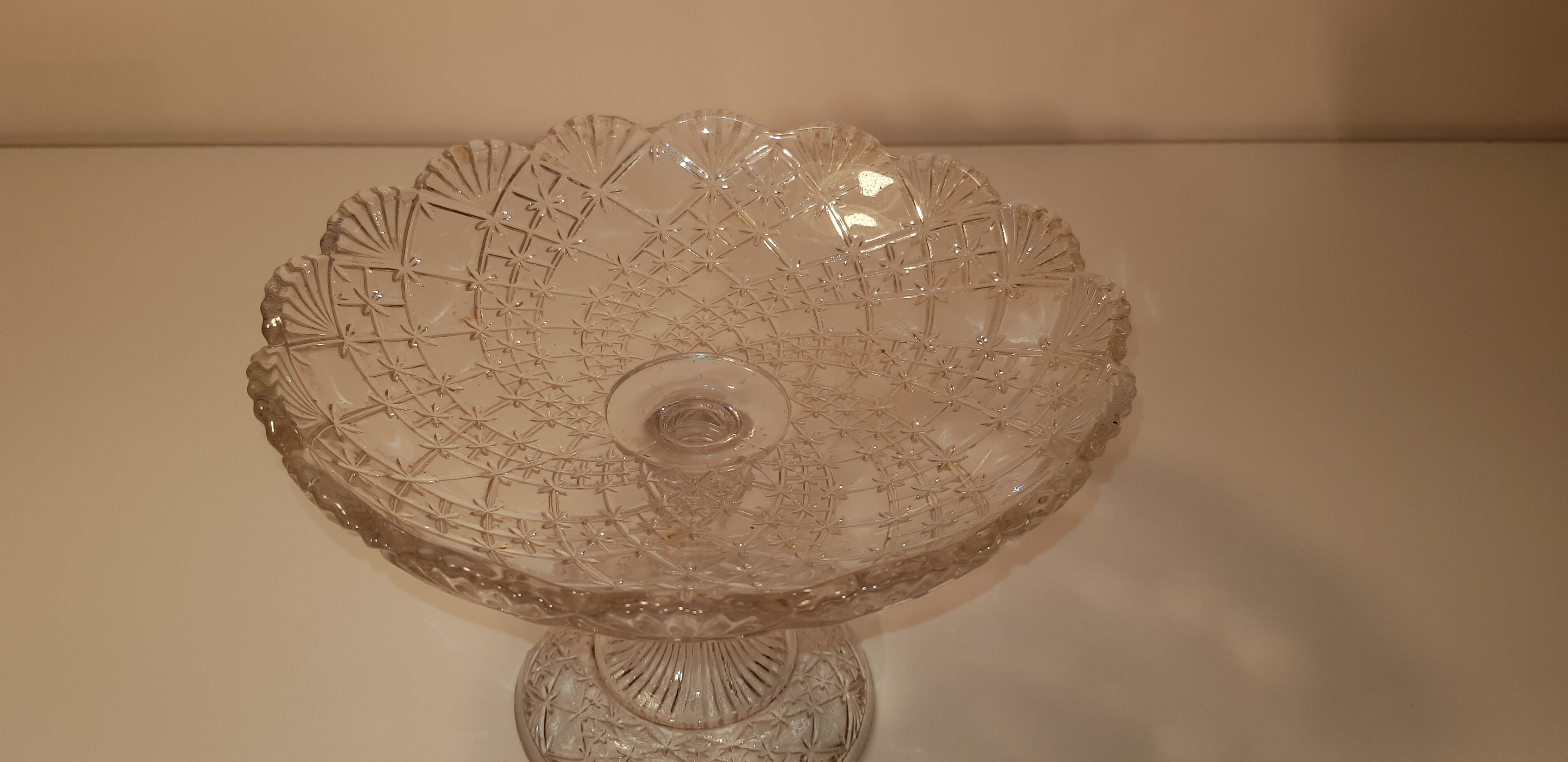 Compotier or cut in chiseled glass