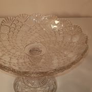 Compotier ou coupe à fruits en verre ciselé