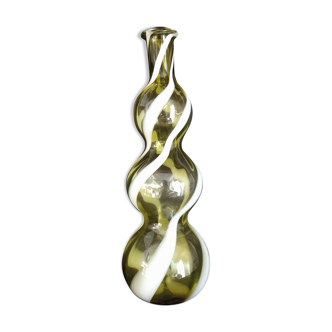 Vase Art Déco effet torsadé, en verre soufflé à la bouche