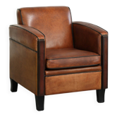 Fauteuil Art Déco en peau de mouton très intéressant avec un excellent design.