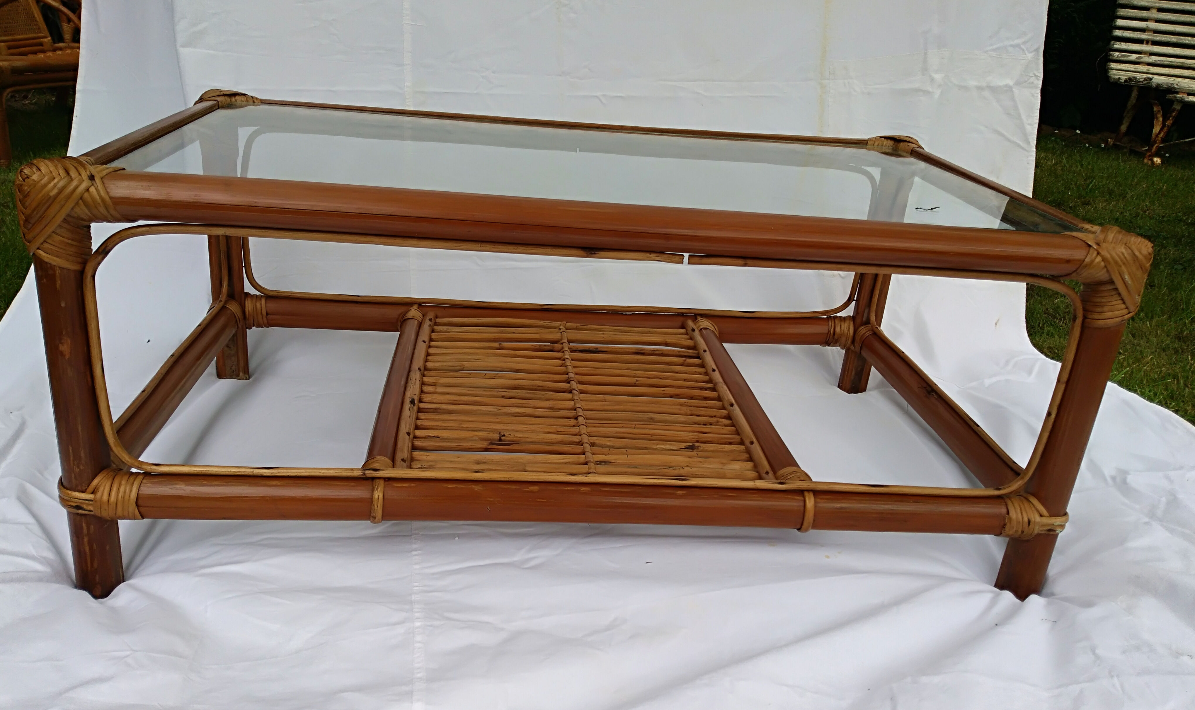 Vintage coffee table in rattan, bamboo and glass tray