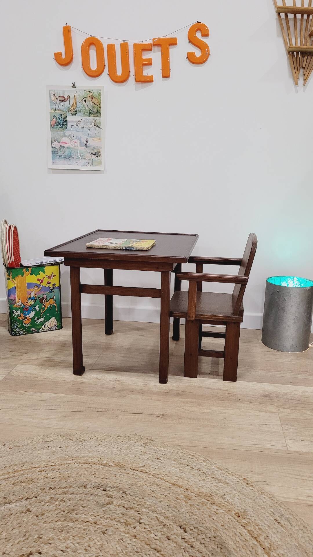 Child's desk
