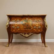 Commode sauteuse galbée style Louis XV estampillée en marqueterie