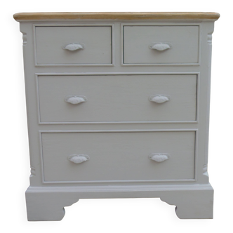 English commode of beautiful craftsmanship enhanced in pearl grey.