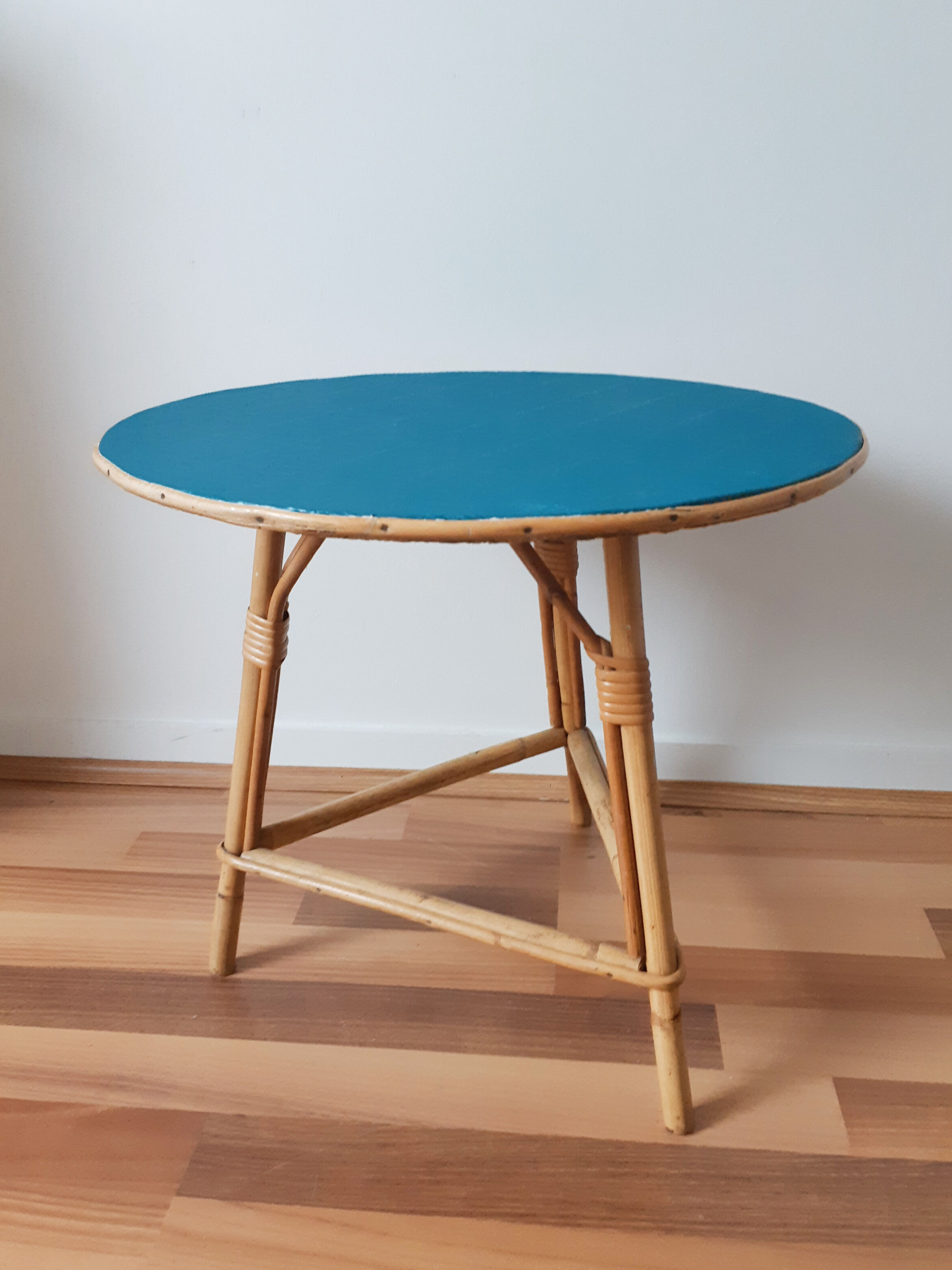 Table ronde vintage en rotin , tripode