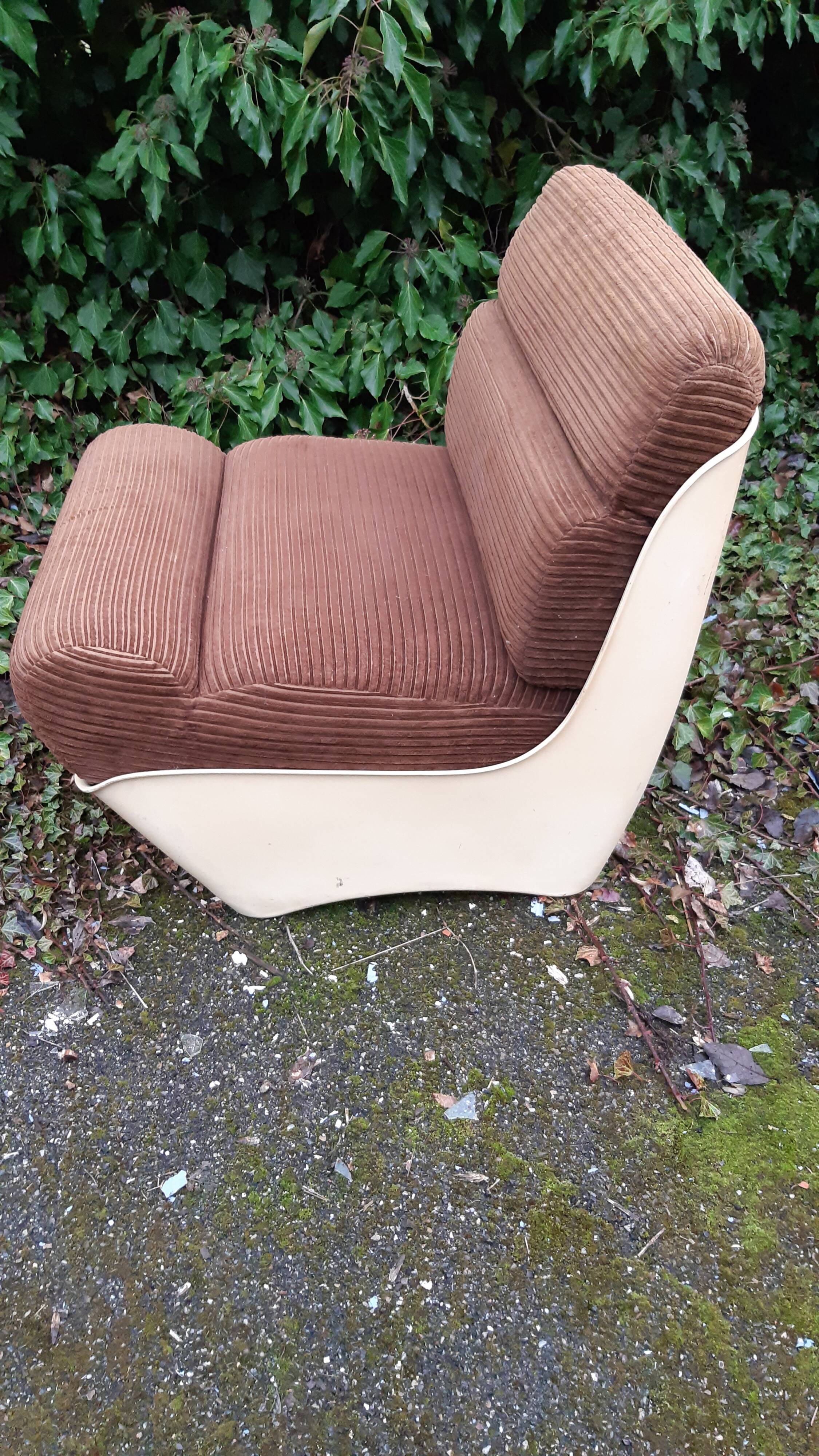 Chauffeuse seventies fibre et velours