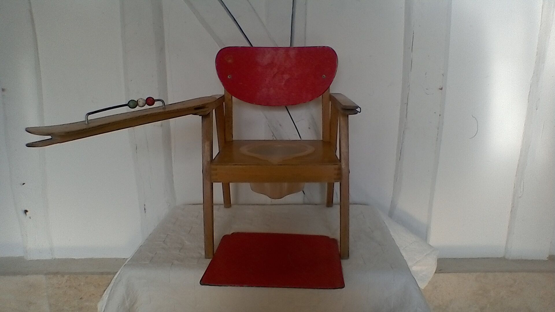 chair pierced child, vintage.