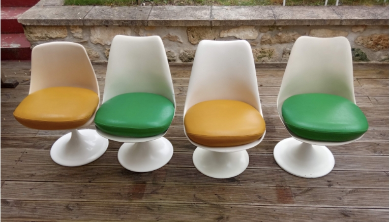 Ensemble vintage table pied tulipe Werzalit et ses 4 chaises